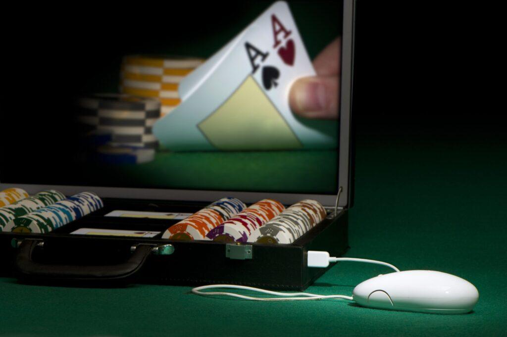 Online Gambling, Only a small percentage of people, possibly less than 1%, go on to become successful online casino gamblers. Some will not even attempt it.